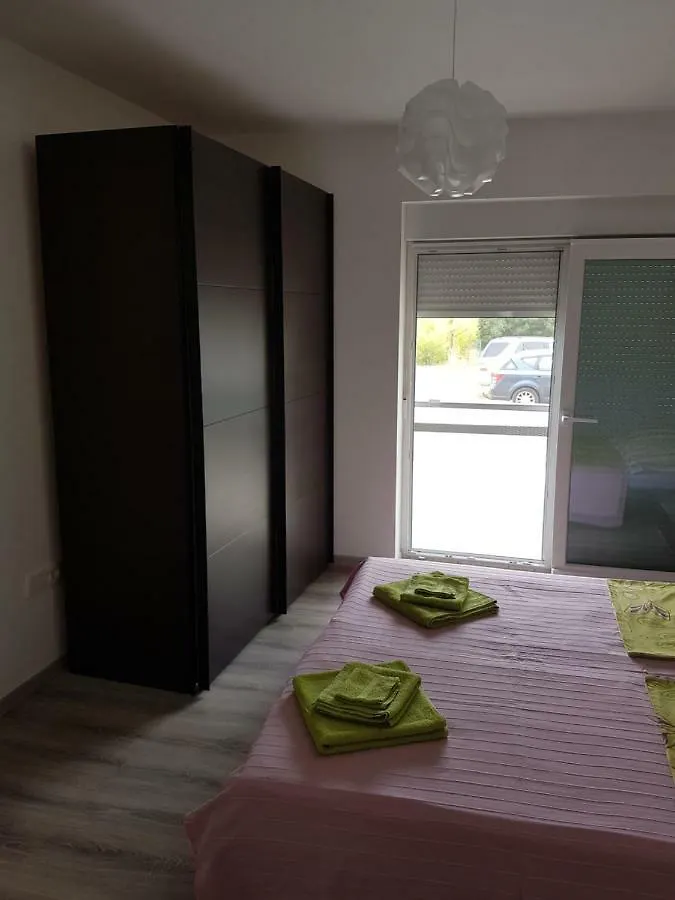 Apartments Nogic Peroj