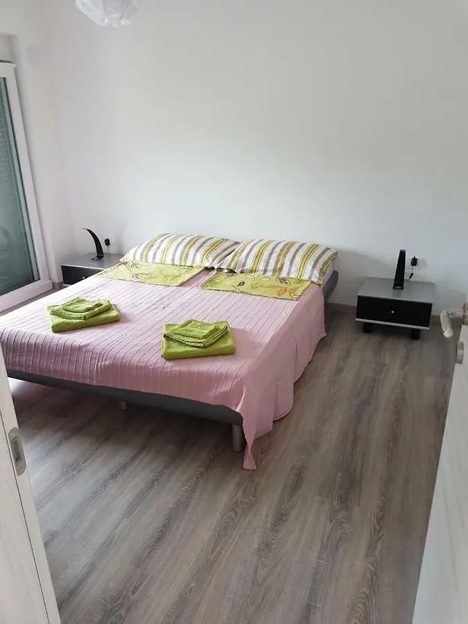 Apartments Nogic Peroj