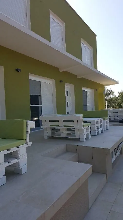 Apartments Nogic Peroj