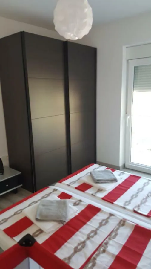 Apartments Nogic Peroj