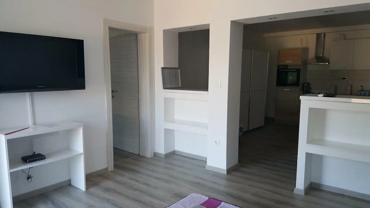 Apartments Nogic Peroj