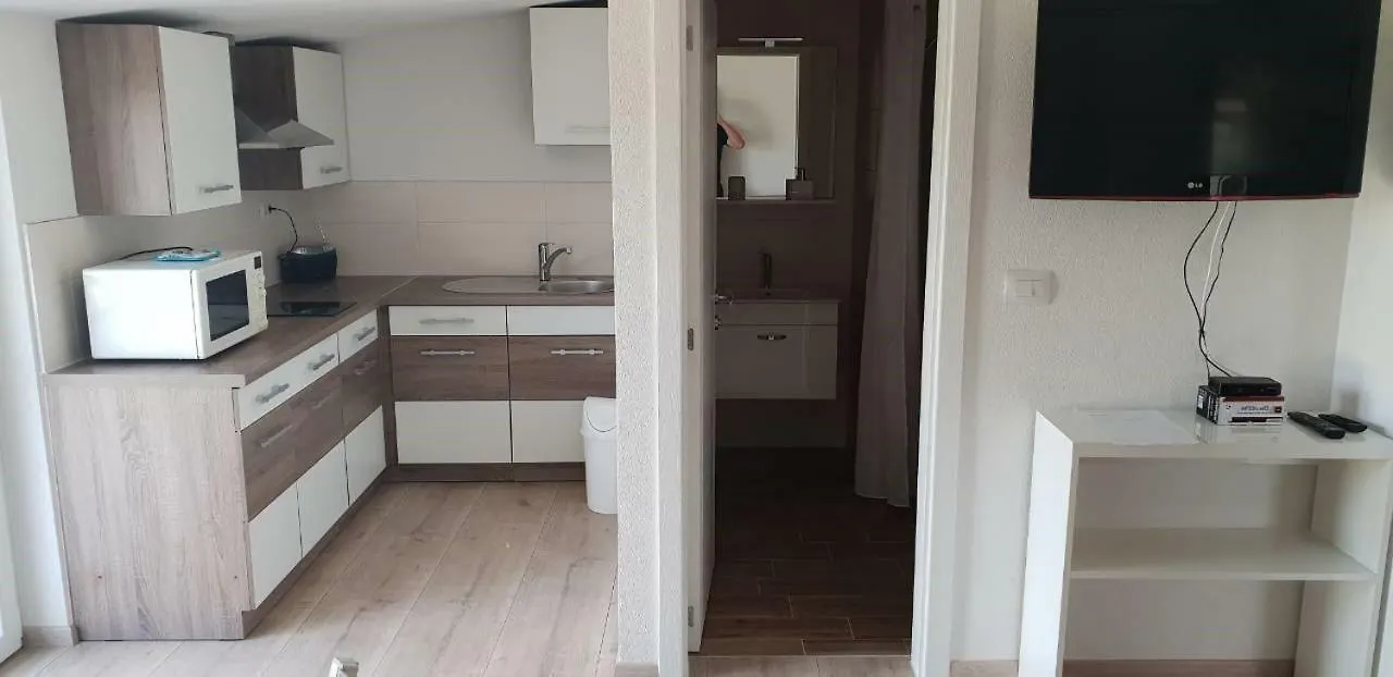 Apartments Nogic Peroj